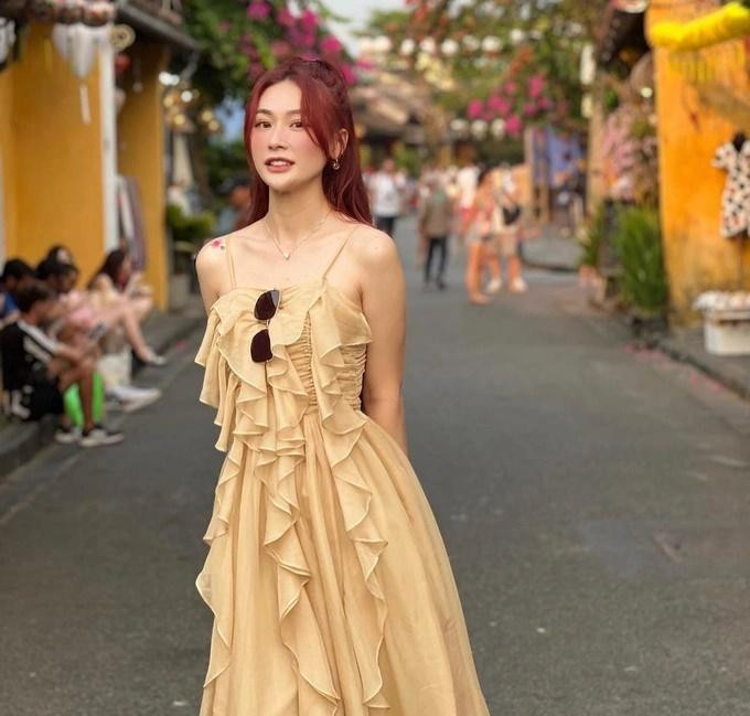 Ban gai moi cua cau thu Van Thanh trong xinh dep, nong bong-Hinh-4