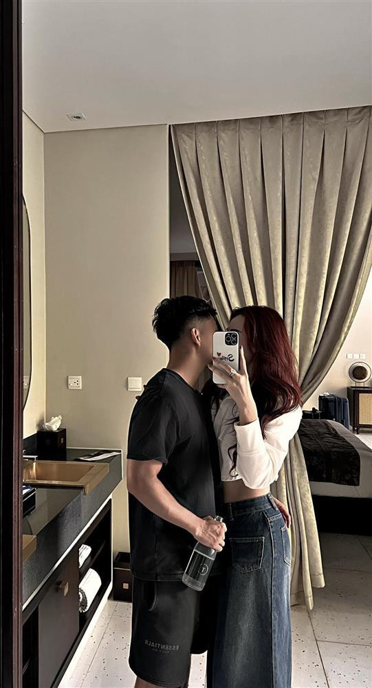 Ban gai moi cua cau thu Van Thanh trong xinh dep, nong bong