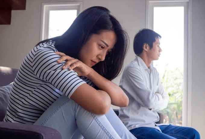 Chồng thản nhiên nói về vết cắn ở cổ, vợ đòi ly hôn Chong than nhien noi ve vet can o co, vo doi ly hon