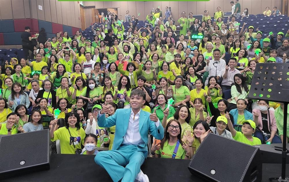 Cuoc song tran ngap tien, vang cua Ho Van Cuong sau khi o rieng-Hinh-2