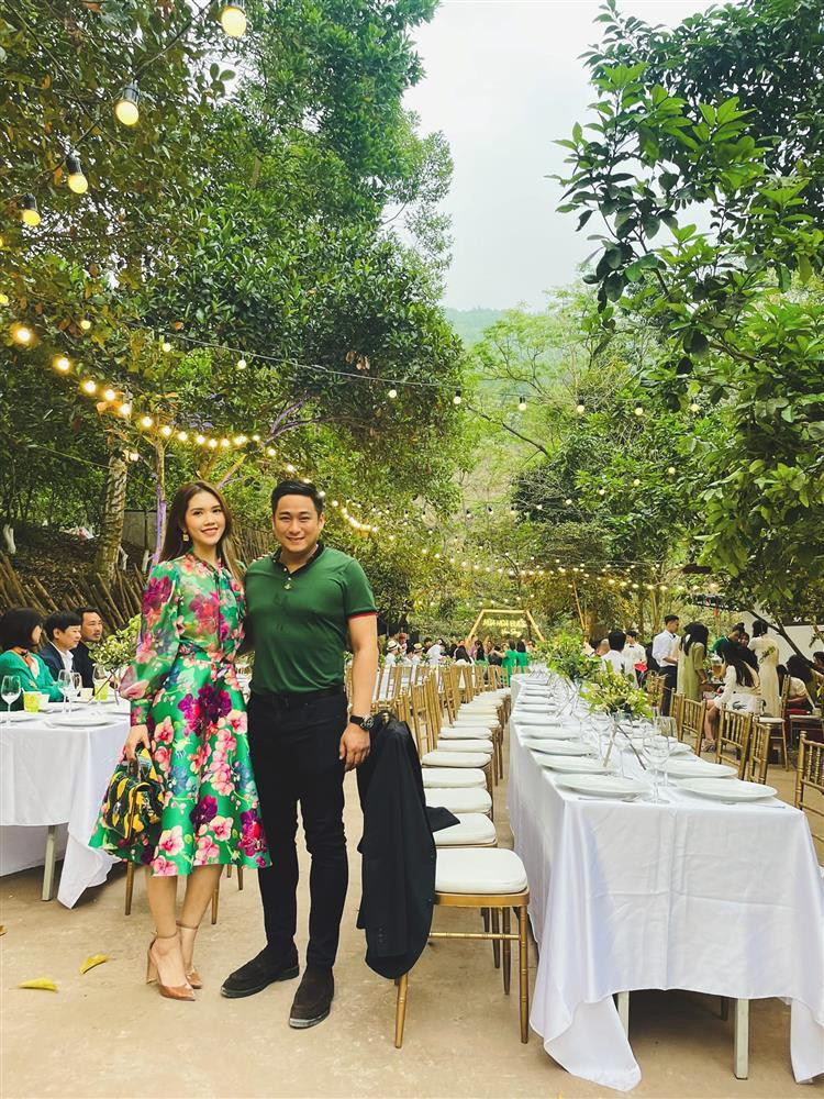 rên trang cá nhân, Minh Tiệp thường xuyên đăng ảnh bên bà xã và con gái. Cặp đôi luôn "dính như sam" mỗi khi đi công việc, sự kiện. Bí quyết hôn nhân bền chặt của vợ chồng Minh Tiệp - Thùy Dương là nhờ sự thấu hiểu, tôn trọng nhau. Nam diễn viên thừa nhận, bà xã đóng vai trò quan trọng trong việc giữ gìn hạnh phúc gia đình.