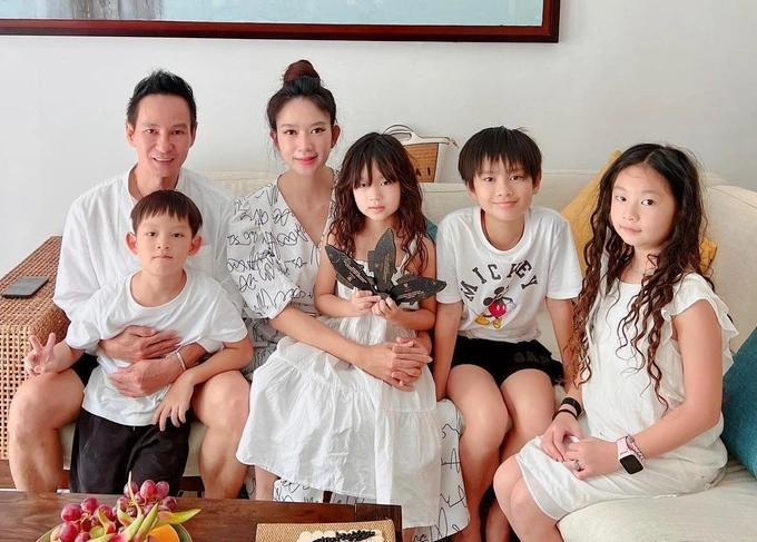 Loạt mỹ nhân Việt đông con: 'Nghiện' đẻ, chi tiền tỷ nuôi con Loat my nhan Viet dong con: 'Nghien' de, chi tien ty nuoi con