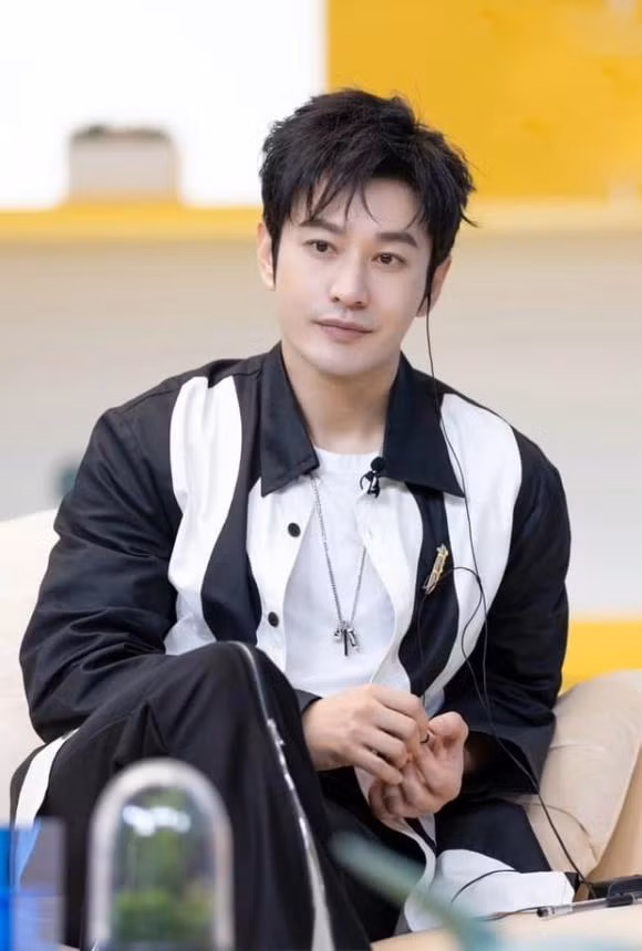 Chi Pu dap hop qua cua Huynh Hieu Minh, netizen tan chay?-Hinh-2