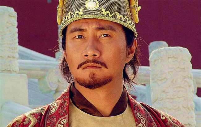 Chu Nguyen Chuong boc quyt cho con trai, Hoang hau hoang hot