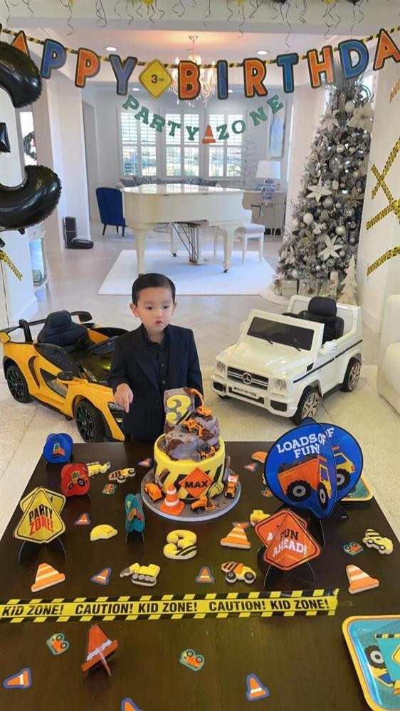 Quý tử nhà Hoa hậu Phạm Hương mới 5 tuổi sống chuẩn rich kid - Hình 9 Quy tu nha Hoa hau Pham Huong moi 5 tuoi song chuan rich kid-Hinh-9