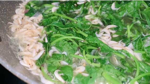 Rau khoai lang chuyen mau, ba noi tro khong biet an hay bo-Hinh-2