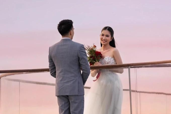 Mỹ nhân Việt được cầu hôn: Hà Hồ nức nở, Nhã Phương ngơ ngác - Hình 7 My nhan Viet duoc cau hon: Ha Ho nuc no, Nha Phuong ngo ngac-Hinh-7