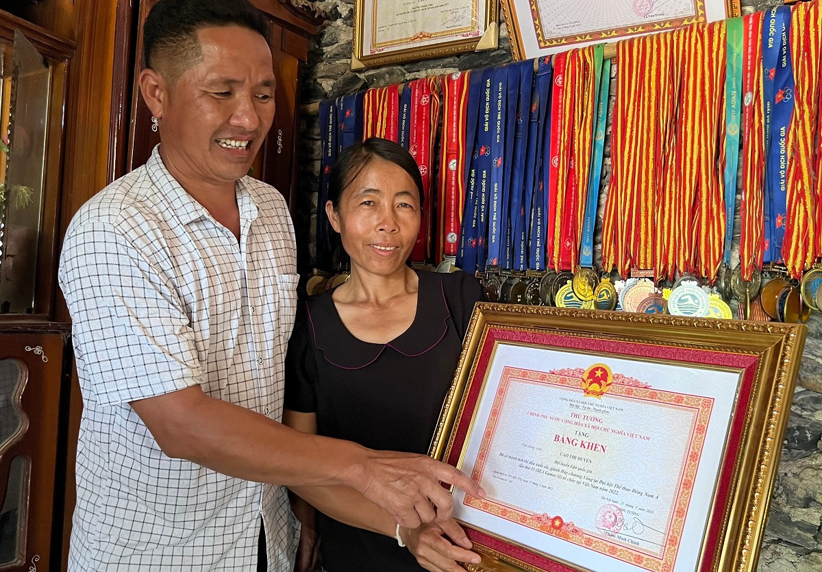 Tuổi thơ dữ dội của cô gái vàng môn lặn SEA Games 32 - Hình 4 Tuoi tho du doi cua co gai vang mon lan SEA Games 32-Hinh-4