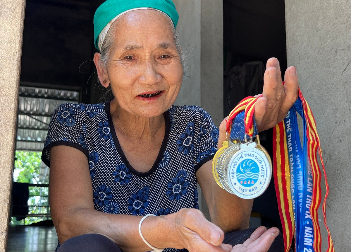 Tuổi thơ dữ dội của cô gái vàng môn lặn SEA Games 32 - Hình 5 Tuoi tho du doi cua co gai vang mon lan SEA Games 32-Hinh-5