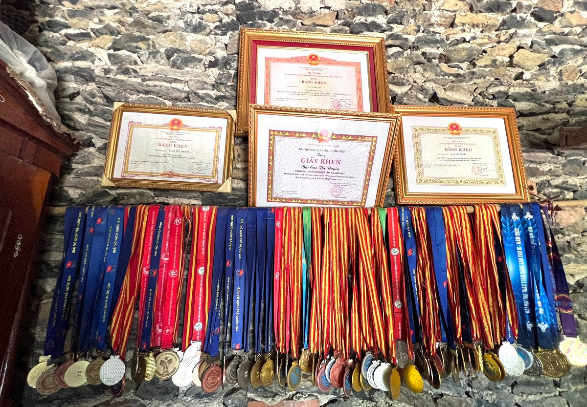 Tuổi thơ dữ dội của cô gái vàng môn lặn SEA Games 32 - Hình 3 Tuoi tho du doi cua co gai vang mon lan SEA Games 32-Hinh-3