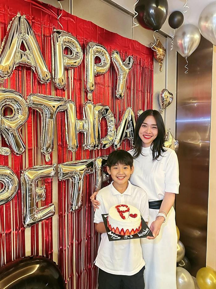 Diep Bao Ngoc lo thai do voi chong cu qua 1 cau day con