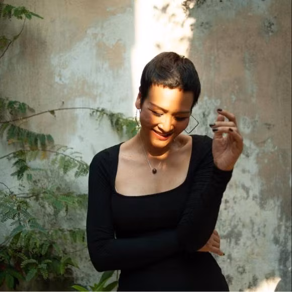 Cuoc song cua Hoa hau Tran Bao Ngoc sau 23 nam dang quang-Hinh-9