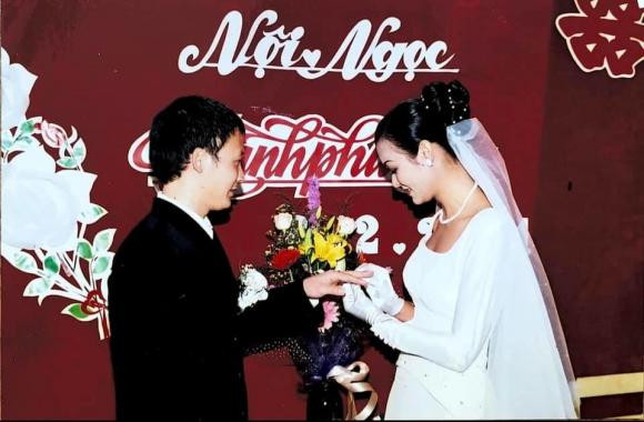 Cuộc sống của Hoa hậu Trần Bảo Ngọc sau 23 năm đăng quang - Hình 2 Cuoc song cua Hoa hau Tran Bao Ngoc sau 23 nam dang quang-Hinh-2