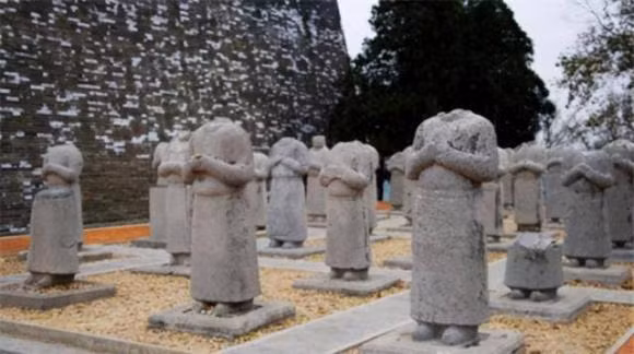 Bí ẩn 61 bức tượng đá không đầu trước lăng mộ Võ Tắc Thiên - Hình 7 Bi an 61 buc tuong da khong dau truoc lang mo Vo Tac Thien-Hinh-7