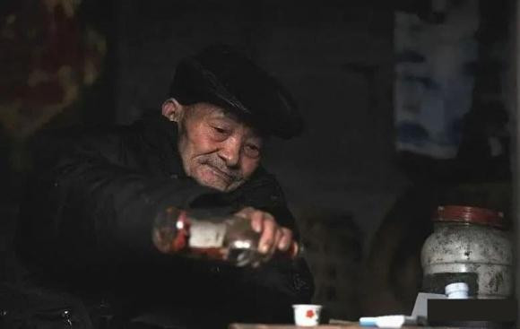 “Người qua sáu mươi, hai không đụng, hai không giao” nghĩa là gì? - Hình 3 “Nguoi qua sau muoi, hai khong dung, hai khong giao” nghia la gi?-Hinh-3