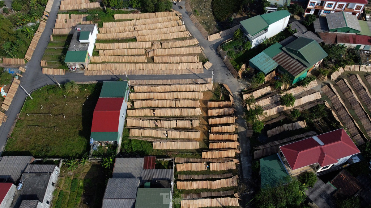 Theo lãnh đạo UBND xã Thạch Hưng, hiện toàn xã có khoảng 80 hộ dân tham gia sản xuất bánh đa nem. Bình quân mỗi năm từ làng nghề làm bánh cho doanh thu đạt khoảng 30 tỉ đồng.