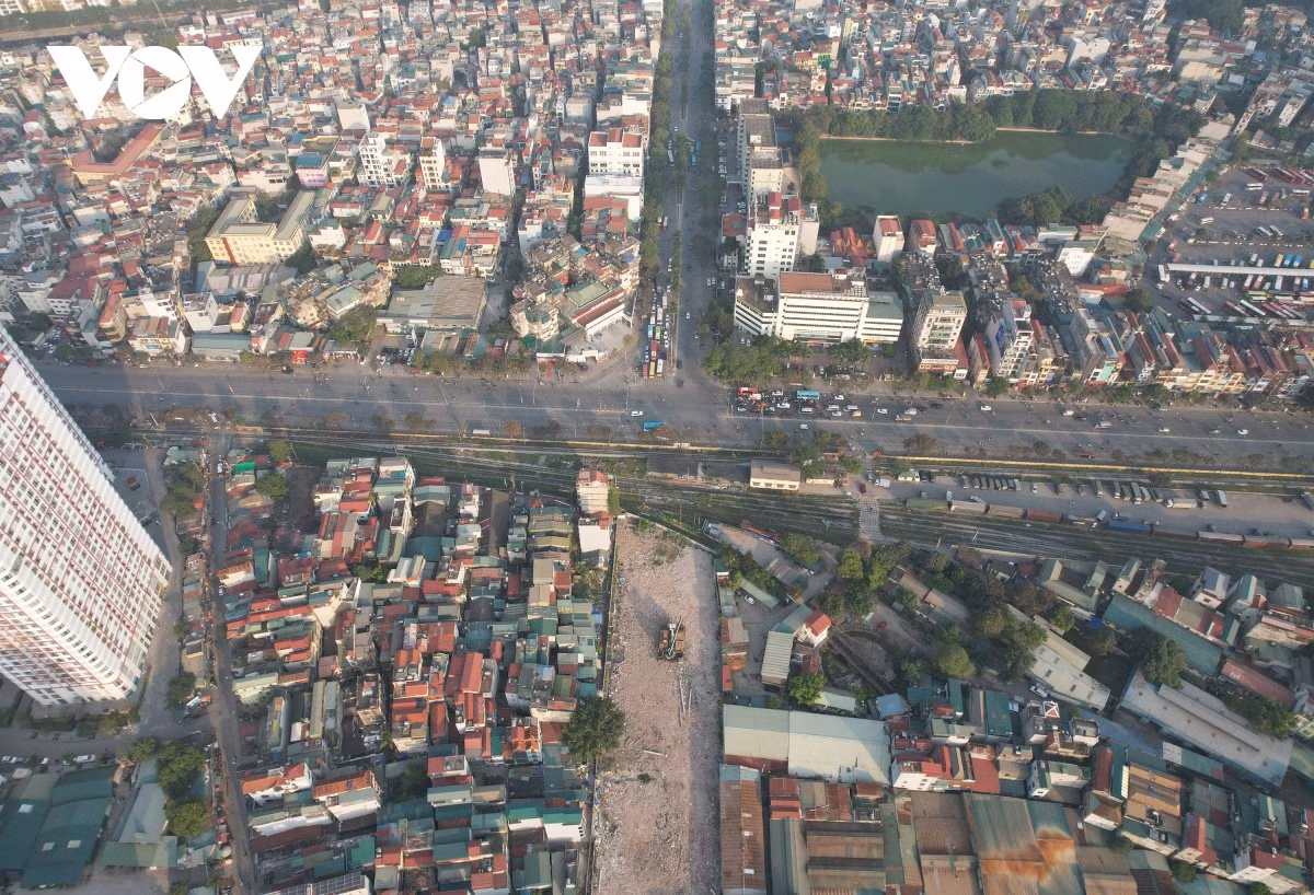 Cùng với đó, TP Hà Nội cũng chuẩn bị đầu tư dự án hầm chui Hoàng Quốc Việt dự kiến xây dựng tương tự hầm chui Thanh Xuân, Trung Hòa với 4 làn xe. Dự án có mức dự toán khoảng 700 tỷ đồng./.