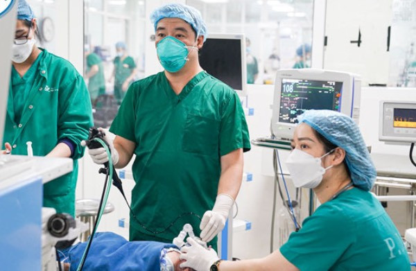 Hon 1.000 nguoi cap cuu vi danh nhau trong 2 ngay nghi Tet dau tien