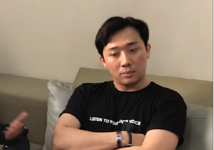 Trong lan song tin don that thiet: Nghe si Viet nguoi van xin, ke cuoi xoa-Hinh-4