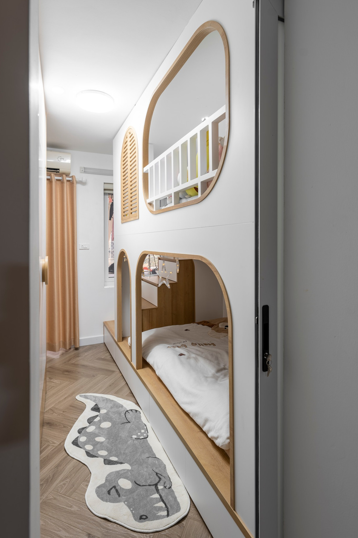 Nào cùng bước vào căn phòng "ước mơ" của hai cô bé đáng yêu nhà mình nhé!"