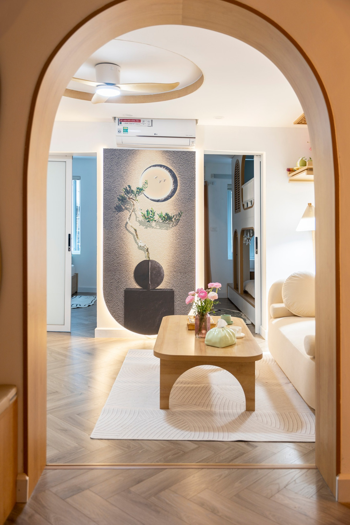 Hạnh phúc có thể được tìm thấy, ngay cả trong những giờ phút tăm tối nhất, đơn giản, bạn chỉ cần bật đèn lên".