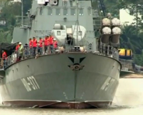 Tàu tên lửa HQ-377 hùng dũng tiến ra biển thử vũ khí.