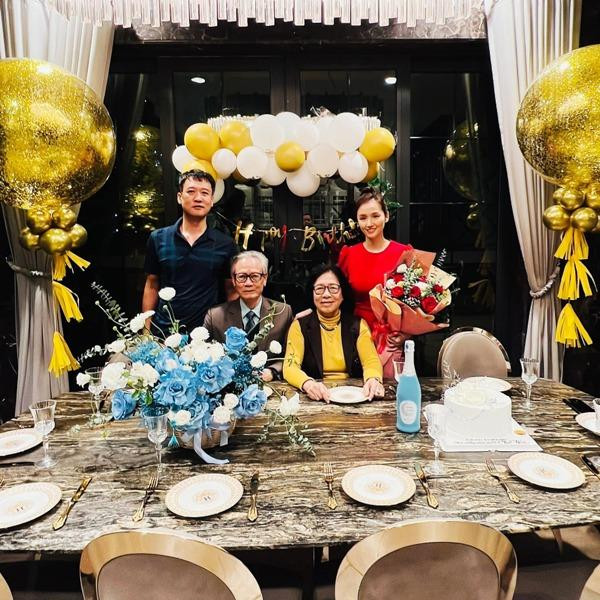 rong mọi sự kiện trọng đại của cô, bố mẹ chồng đều có mặt ủng hộ.