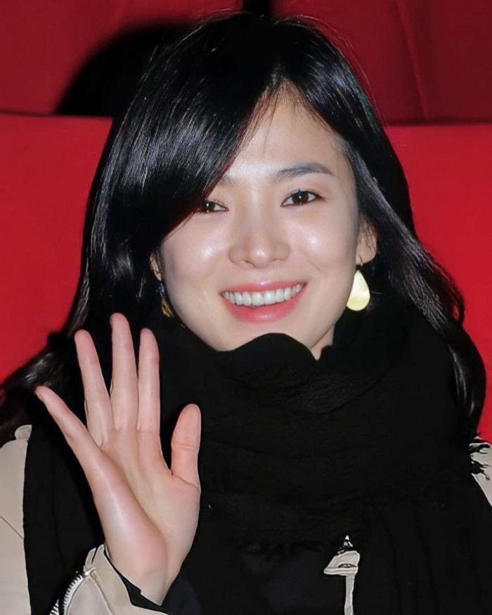 Nhan sac 'bang thanh ngoc khiet' cua Song Hye Kyo hon thap ky truoc