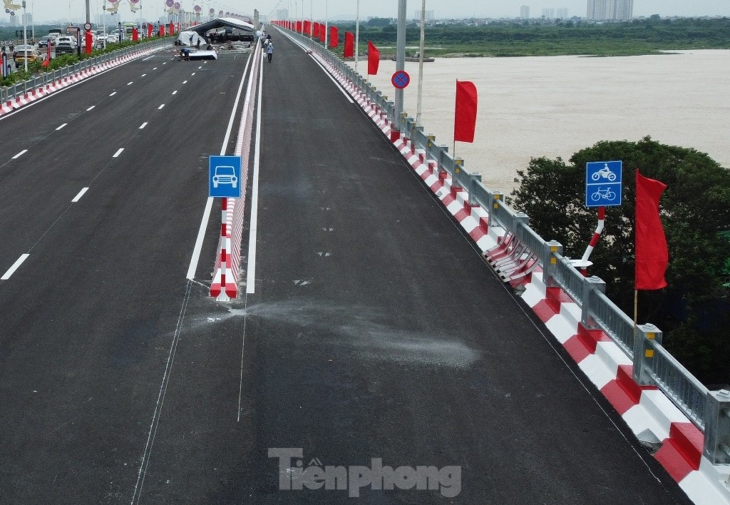 Làn xe ở bên phải cầu mới sẽ là làn đường hỗn hợp, trong đó có cho xe máy, xe đạp...