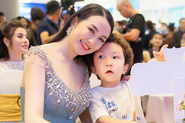 6 năm kết hôn viên mãn, Tuấn Hưng thừa nhận chọn vợ rất chuẩn - Hình 3 6 nam ket hon vien man, Tuan Hung thua nhan chon vo rat chuan-Hinh-3