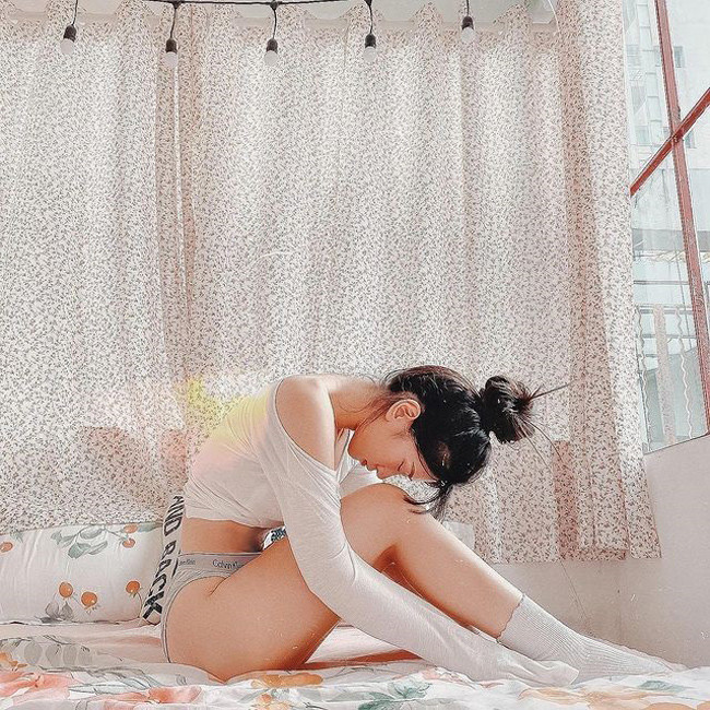 Với nhan sắc ngọt ngào, thân hình nóng bỏng, Lê Bống nhận được nhiều lời mời chụp mẫu cho các cửa hàng thời trang.