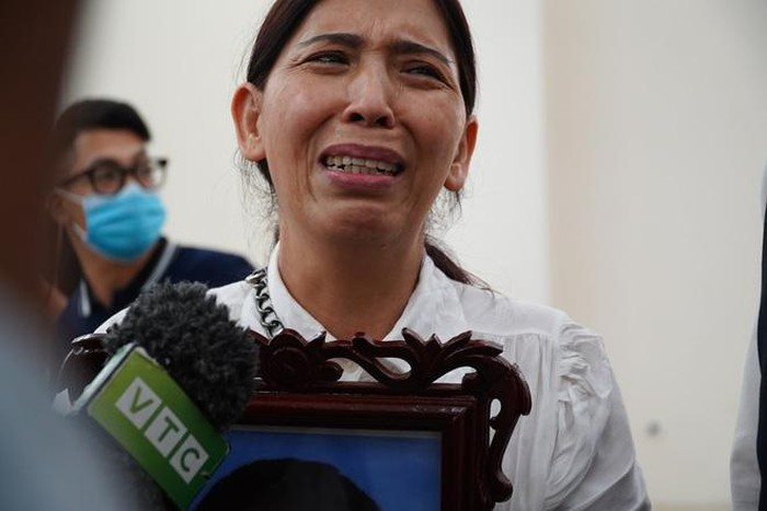 Bà ngoại bé gái bị bạo hành lần đầu trải lòng về cuộc đời của con - Hình 16 Ba ngoai be gai bi bao hanh lan dau trai long ve cuoc doi cua con-Hinh-16