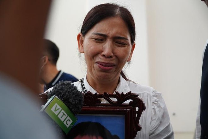 Bà ngoại bé gái bị bạo hành lần đầu trải lòng về cuộc đời của con - Hình 14 Ba ngoai be gai bi bao hanh lan dau trai long ve cuoc doi cua con-Hinh-14