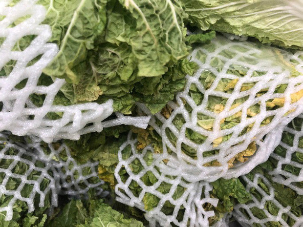 TP.HCM: Phu huynh bat khoc truoc bua an ban tru cua con lop 1-Hinh-8