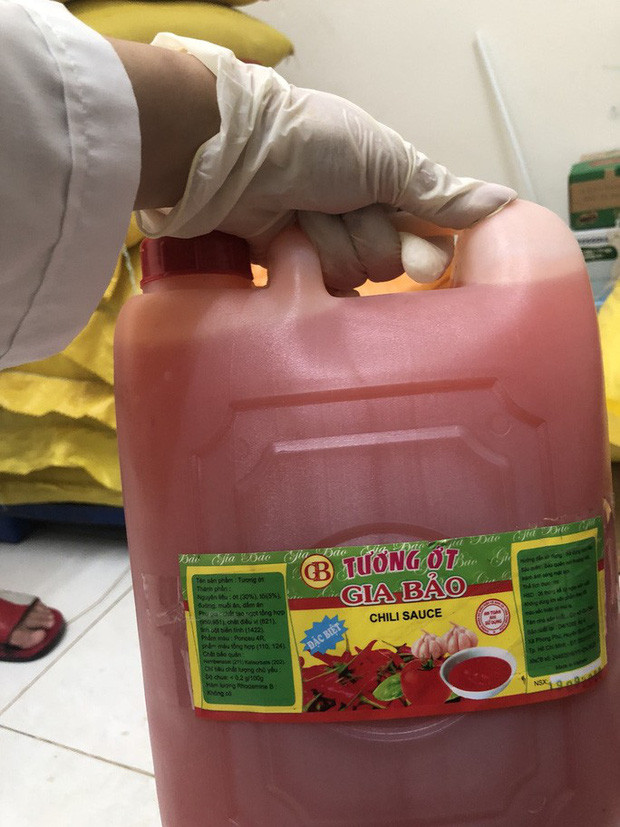 TP.HCM: Phu huynh bat khoc truoc bua an ban tru cua con lop 1-Hinh-6