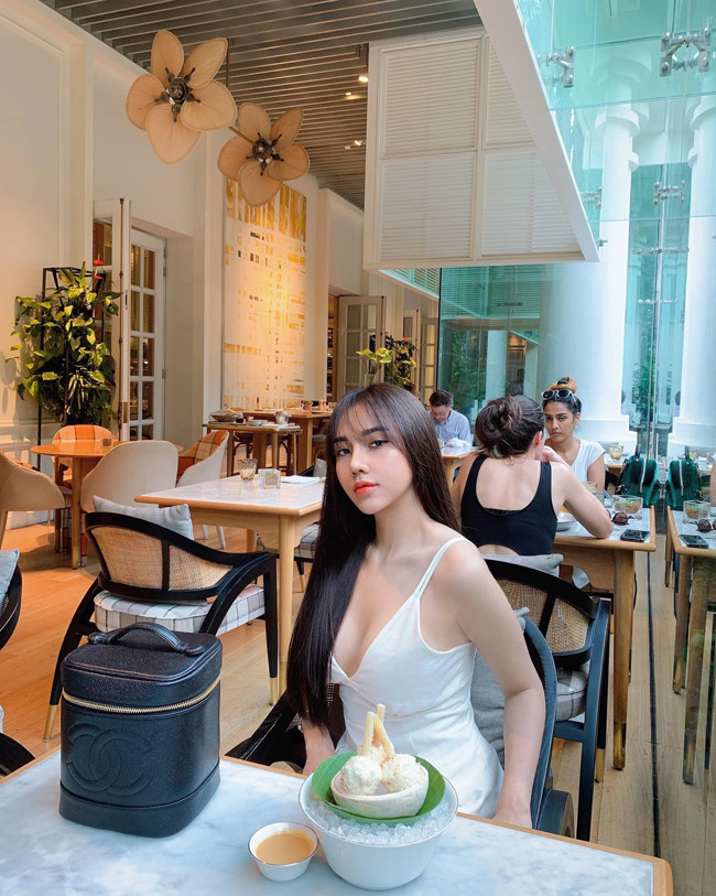 Ban gai cau thu Hoang Duc goi cam noi tieng lang WAGs Viet-Hinh-13