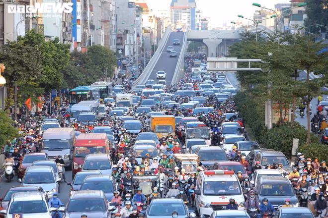 Thanh tra So GTVT Ha Noi: Duong Truong Chinh tac la do dep, luong xe dong