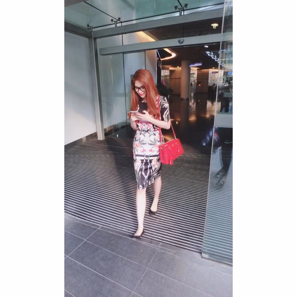 Cô bạn gây ấn tượng mạnh bởi những đường nét lai Tây xen lẫn nét duyên dáng của một cô gái người Á Đông.