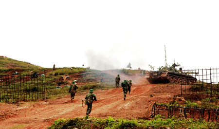 Bo doi Su doan 3 dien tap ban dan that-Hinh-2