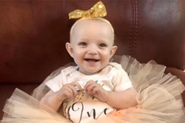 Bé gái gần 2 tuổi hết sạch 100 khối u khiến bác sĩ ngỡ ngàng Be gai gan 2 tuoi het sach 100 khoi u khien bac si ngo ngang