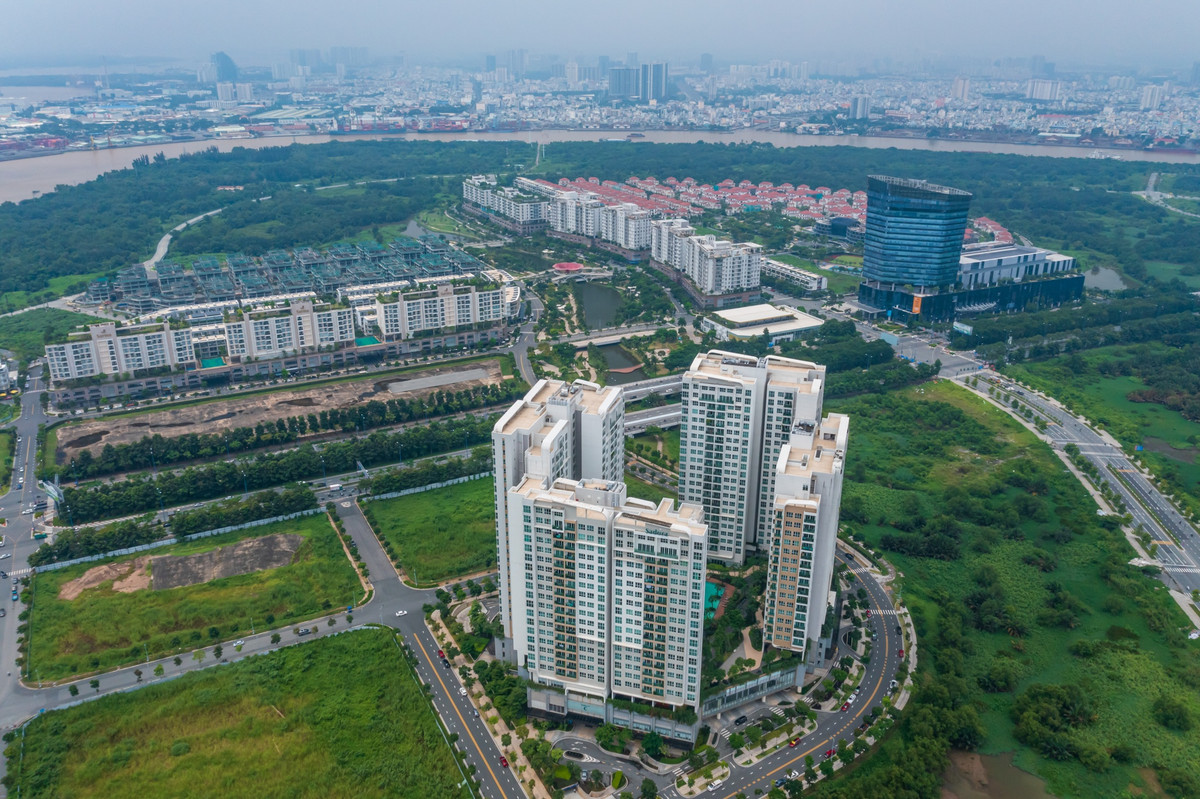 Còn tại Thủ Thiêm (TP Thủ Đức), dự án đại đô thị Sala trị giá tỷ USD của Đại Quang Minh dù đã đi vào vận hành nhiều năm nay với giá bán, giá cho thuê cao ngất ngưởng thì vẫn có hạng mục bị bỏ không.