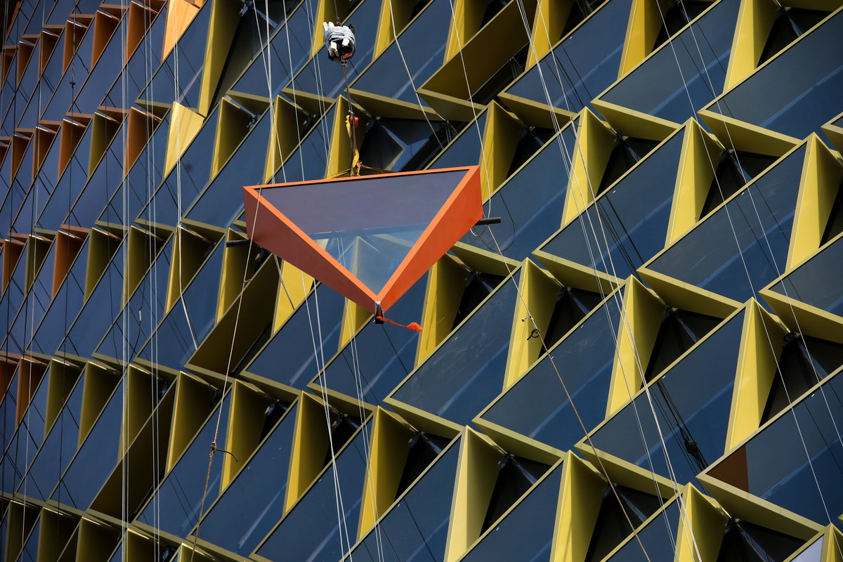 Phía Viva Land, cho biết đang đẩy mạnh thi công mặt dựng chủ yếu để phục vụ mỹ quan đô thị, tạo bộ mặt mới cho thành phố chào đón lễ Quốc khánh 2/9.