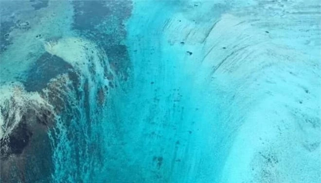 Thac nuoc ky la nhat tren the gioi, o duoi day bien-Hinh-2