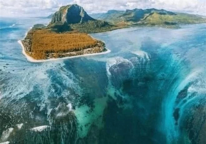 Thac nuoc ky la nhat tren the gioi, o duoi day bien-Hinh-4