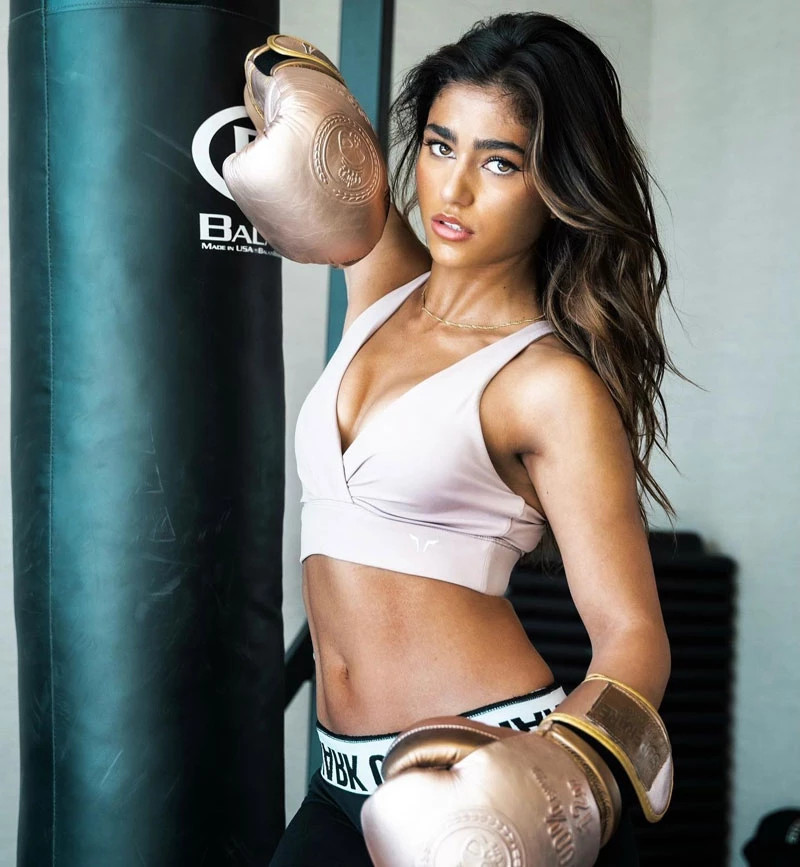 "Nữ thần" đai đen taekwondo múa võ gậy, nhan sắc quyến rũ "Nữ thần" đai đen taekwondo múa võ gậy, nhan sắc quyến rũ ảnh 1