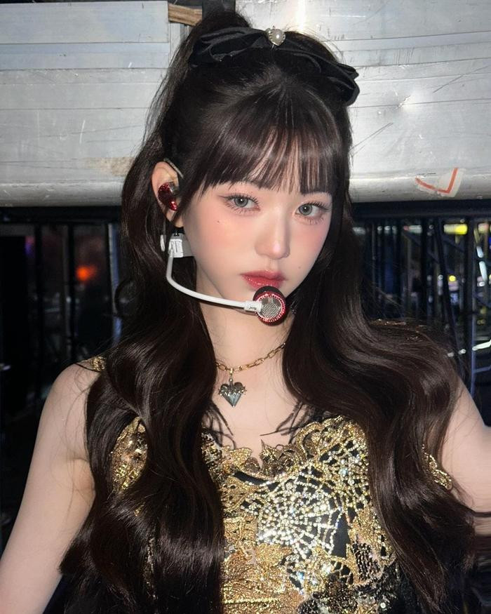 Nu idol 2k4 gay sot khi “tinh bo” lam MC dan ba ngoai ngu-Hinh-7