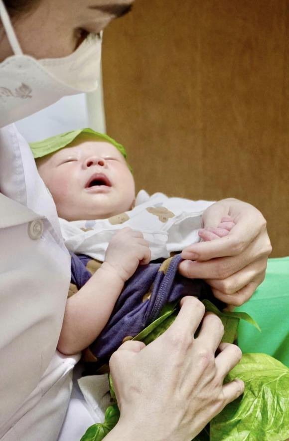 Le Au Ngan Anh tiet lo cuoc song me bim thu vi, khoe quy tu-Hinh-6