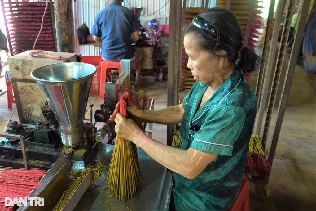 Thu phu huong tram diu hiu khac la, chu vua khoc rong-Hinh-5