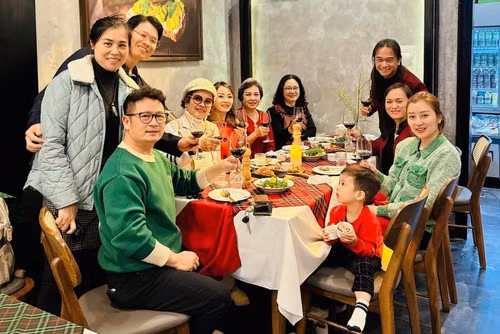 Vo kem 17 tuoi cua Bang Kieu tinh cam ben me chong