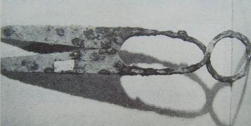 Truoc khi bam mong tay ra doi, nguoi xua cat mong tay nhu the nao?-Hinh-3